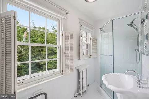 Bath - 1907 Rookwood Rd, Silver Spring, MD 20910 photo 1 of 3