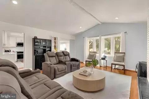 12812 Bushey Dr, Silver Spring, MD 20906 photo 2