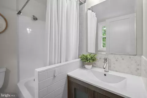 Bath - 1111 Meurilee Ln, Silver Spring, MD 20901 photo 1 of 3