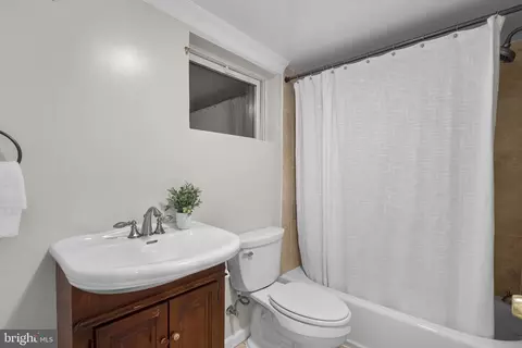 Bath - 1111 Meurilee Ln, Silver Spring, MD 20901 photo 3 of 3