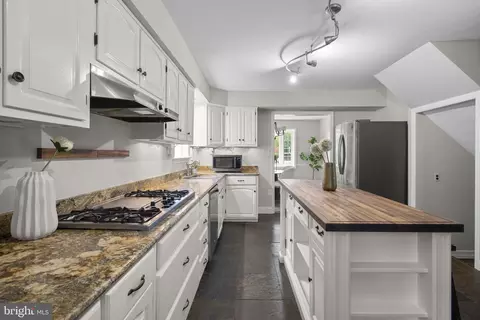 Kitchen - 1111 Meurilee Ln, Silver Spring, MD 20901 photo 4 of 5