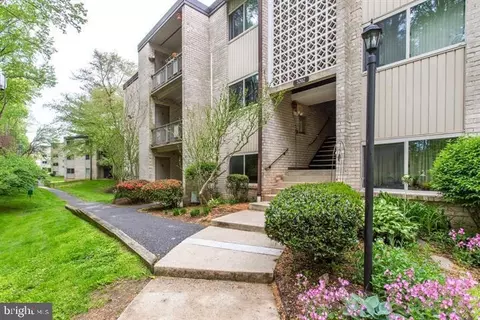 5202 Crossfield Ct #126, Rockville, MD 20852