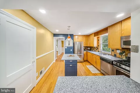 Entry Way - 9920 Capitol View Ave, Silver Spring, MD 20910 photo 1 of 8