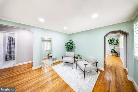 Entry Way - 9920 Capitol View Ave, Silver Spring, MD 20910 photo 2 of 8