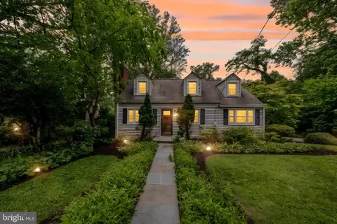 Exterior - 9920 Capitol View Ave, Silver Spring, MD 20910 photo 2 of 4