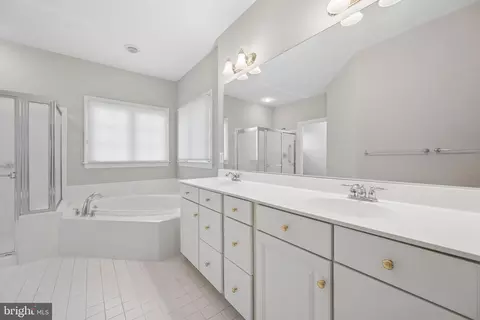 Bath - 3830 Glen Eagles Dr, Silver Spring, MD 20906 photo 2 of 6