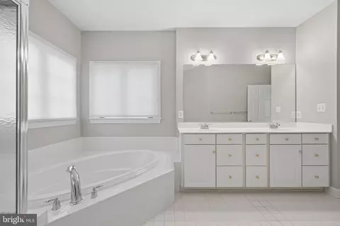 Bath - 3830 Glen Eagles Dr, Silver Spring, MD 20906 photo 4 of 6