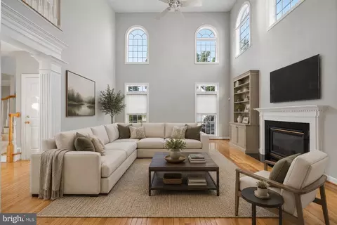 Living - 3830 Glen Eagles Dr, Silver Spring, MD 20906 photo 6 of 13