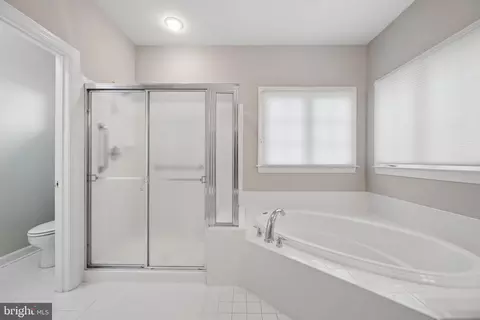 Bath - 3830 Glen Eagles Dr, Silver Spring, MD 20906 photo 3 of 6