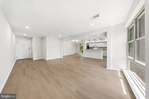 Living - 2202 Greenery Ln #301-22, Silver Spring, MD 20906 photo 3 of 5