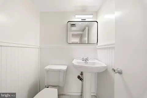 Bath - 2202 Greenery Ln #301-22, Silver Spring, MD 20906 photo 2 of 2