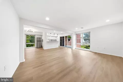 Living - 2202 Greenery Ln #301-22, Silver Spring, MD 20906 photo 2 of 5