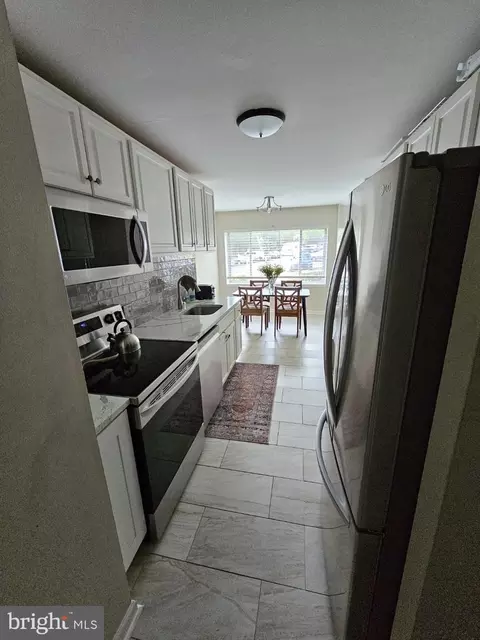458 Girard St #390, Gaithersburg, MD 20877