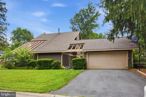 10725 Wayridge Dr, Montgomery Village, MD 20886