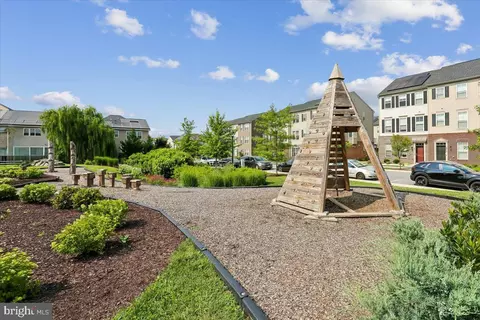 Exterior - 3710 Doc Berlin Dr, Silver Spring, MD 20906 photo 7 of 9