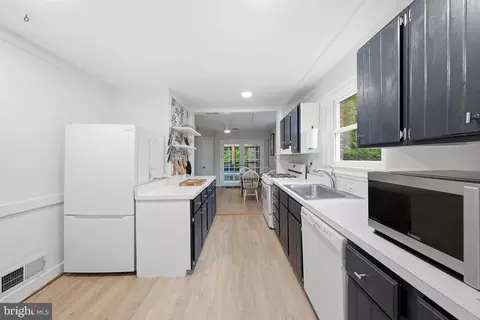 Entry Way - 9509 Caroline Ave, Silver Spring, MD 20901 photo 1 of 3