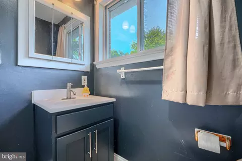 Bath - 1111 Hornell Dr, Silver Spring, MD 20905 photo 1 of 6