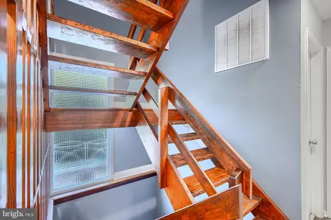 Entry Way - 1111 Hornell Dr, Silver Spring, MD 20905 photo 5 of 8