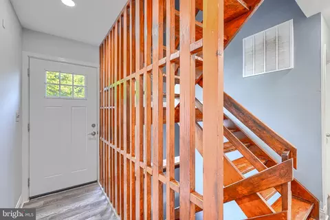 Entry Way - 1111 Hornell Dr, Silver Spring, MD 20905 photo 6 of 8