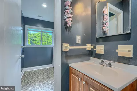 Bath - 1111 Hornell Dr, Silver Spring, MD 20905 photo 6 of 6