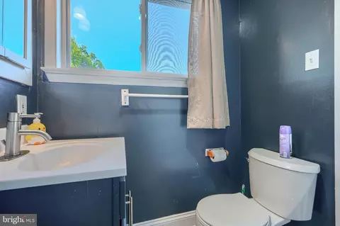 Bath - 1111 Hornell Dr, Silver Spring, MD 20905 photo 2 of 6