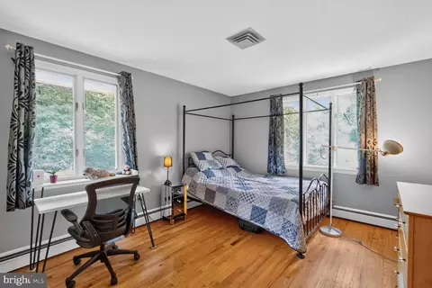 Bedroom - 1118 Orchard Way, Silver Spring, MD 20904 photo 4 of 7
