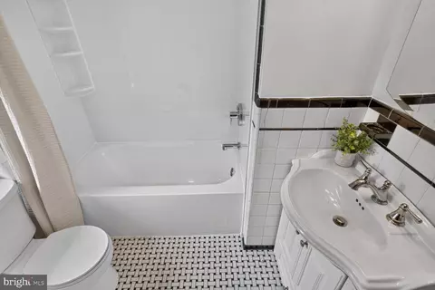 Bath - 2030 Lanier Dr, Silver Spring, MD 20910 photo 2 of 3