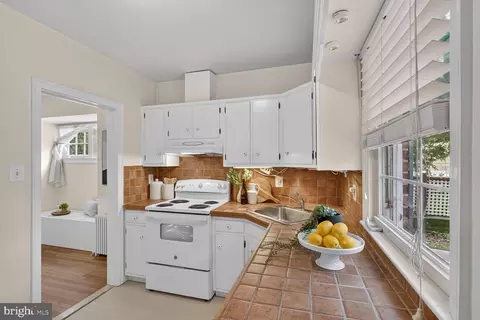 Kitchen - 2030 Lanier Dr, Silver Spring, MD 20910 photo 1 of 2