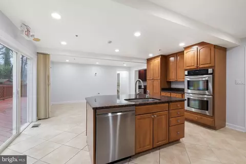 Kitchen - 711 Lamberton Dr, Silver Spring, MD 20902 photo 5 of 8