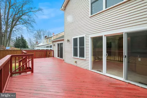 Exterior - 711 Lamberton Dr, Silver Spring, MD 20902 photo 4 of 7