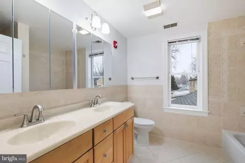Bath - 711 Lamberton Dr, Silver Spring, MD 20902 photo 1 of 5
