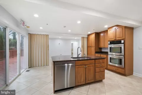 Kitchen - 711 Lamberton Dr, Silver Spring, MD 20902 photo 6 of 8