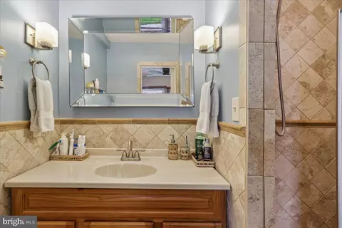 Bath - 10123 Capitol View Ave, Silver Spring, MD 20910 photo 1 of 3