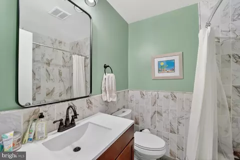 Bath - 10123 Capitol View Ave, Silver Spring, MD 20910 photo 2 of 3