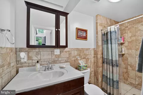 Bath - 10123 Capitol View Ave, Silver Spring, MD 20910 photo 3 of 3