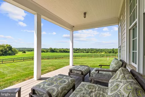 Exterior - 21100 W Offutt Rd, Poolesville, MD 20837 photo 6 of 16