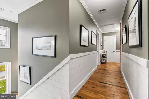 Entry Way - 21100 W Offutt Rd, Poolesville, MD 20837 photo 2 of 4