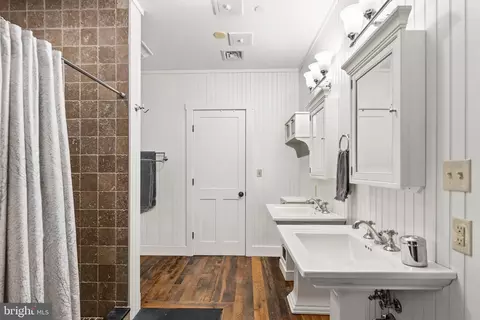 Bath - 21100 W Offutt Rd, Poolesville, MD 20837 photo 1 of 3