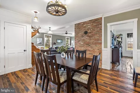 Dining - 21100 W Offutt Rd, Poolesville, MD 20837 photo 1 of 4