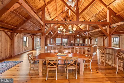 Dining - 21100 W Offutt Rd, Poolesville, MD 20837 photo 3 of 4