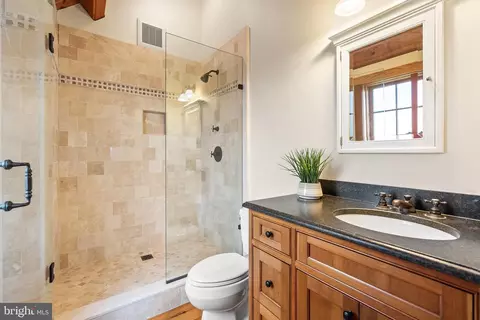 Bath - 21100 W Offutt Rd, Poolesville, MD 20837 photo 3 of 3