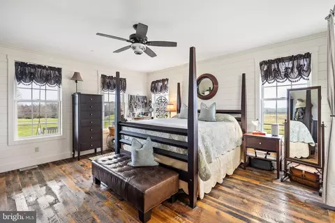 Bedroom - 21100 W Offutt Rd, Poolesville, MD 20837 photo 1 of 2