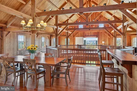 Dining - 21100 W Offutt Rd, Poolesville, MD 20837 photo 2 of 4
