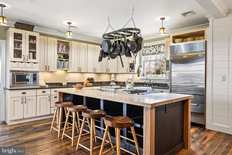Kitchen - 21100 W Offutt Rd, Poolesville, MD 20837 photo 1 of 3