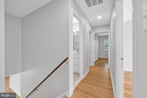 Entry Way - 8403 Postoak Rd, Potomac, MD 20854 photo 3 of 5