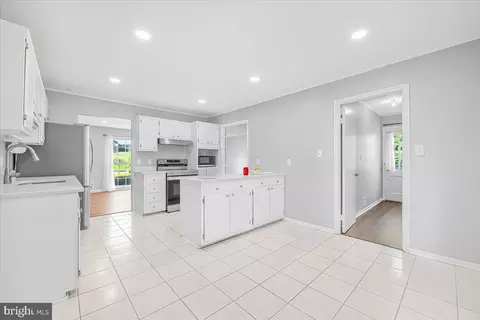 Kitchen - 8403 Postoak Rd, Potomac, MD 20854 photo 1 of 5