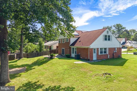 Exterior - 8403 Postoak Rd, Potomac, MD 20854 photo 5 of 6