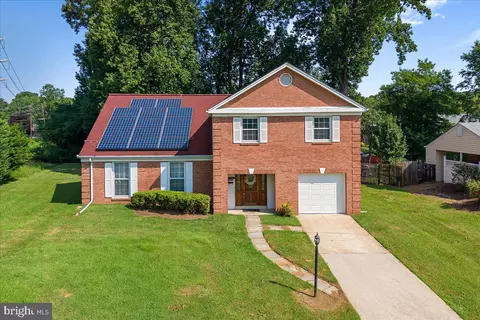 Exterior - 8403 Postoak Rd, Potomac, MD 20854 photo 1 of 6