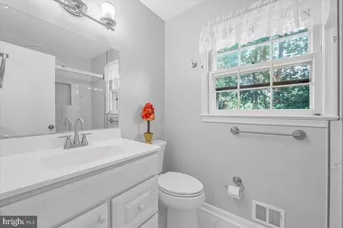 Bath - 8403 Postoak Rd, Potomac, MD 20854 photo 3 of 4