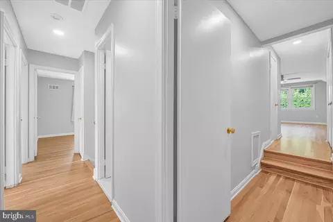 Entry Way - 8403 Postoak Rd, Potomac, MD 20854 photo 4 of 5